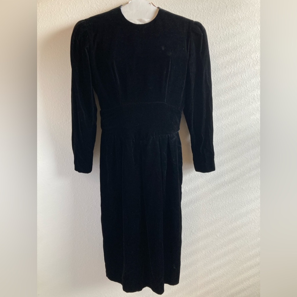 Liz Claiborne Black Velvet Long Sleeve Open-Back Dress Size 4